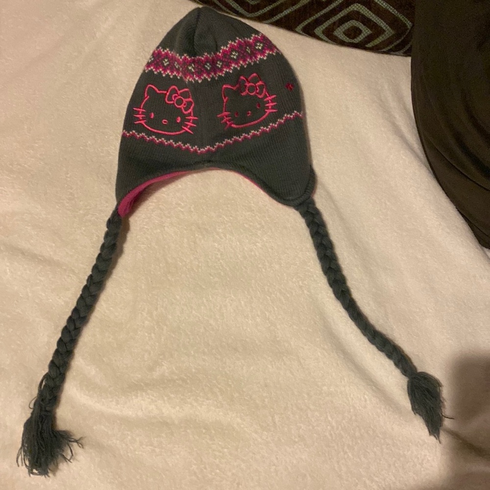 Hello kitty pink and gray girls knit cap with outlined pink kitty faces